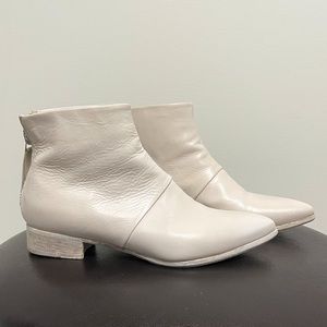 Alberto Fermani Off White Zip Up Bellina Ankle Pointed Toe Booties 38.5 Leather